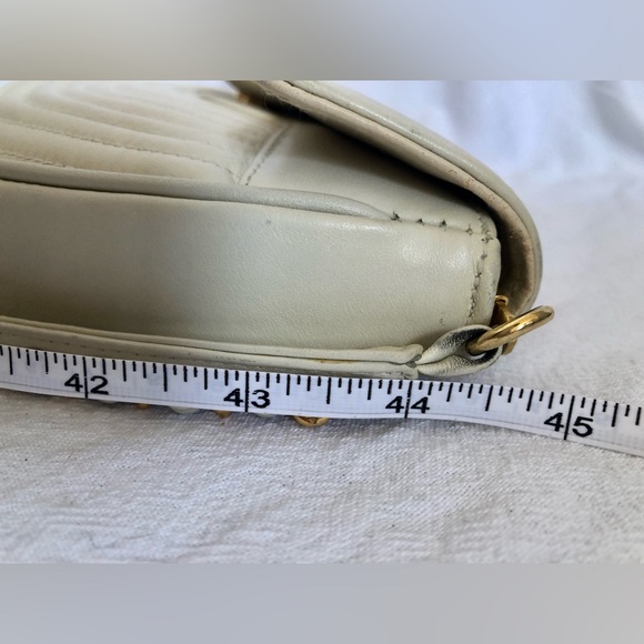 Vintage Pantera White Leather Semi Circle Purse with Leather & Gold Chain Strap - Picture 12 of 14